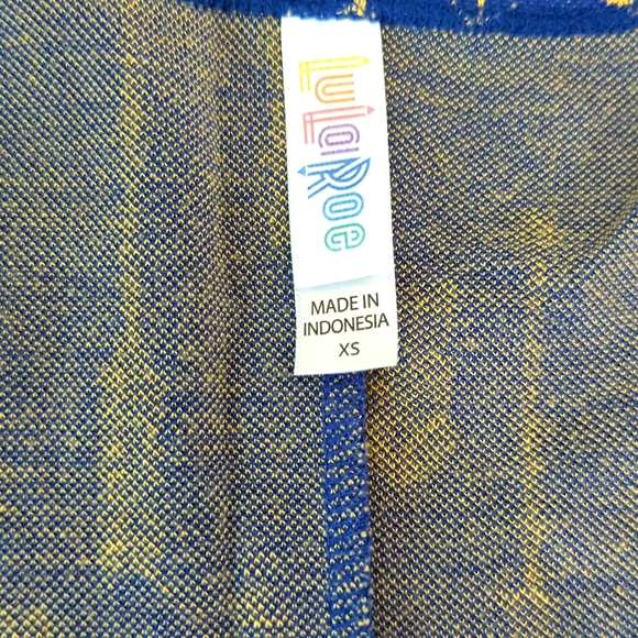 LuLaRoe Print Top - Picture 2 of 3